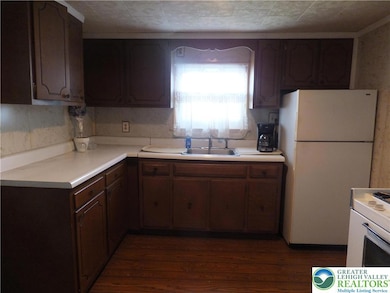 9 N 4th St, Coplay, PA 18037 - photo 6