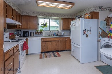 823 Villard Kitchen