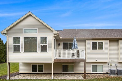 328RoundHill_4-1