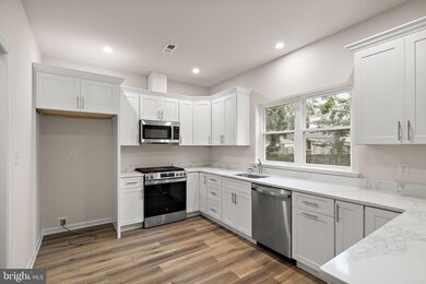 411 8th St, New Castle, DE 19720 - photo 2