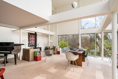 Beautiful Living / Dining Room