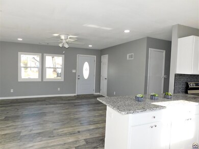 1413 SW Glencoe St, Topeka, KS 66611 - photo 2