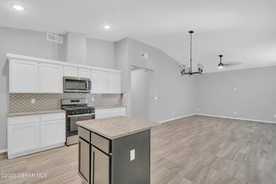 12045 Silent Place Ct, Socorro, TX 79927 - photo 6