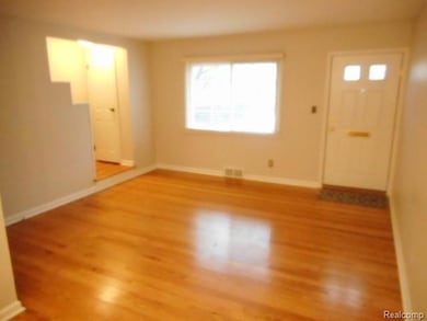 living room 1.jpg