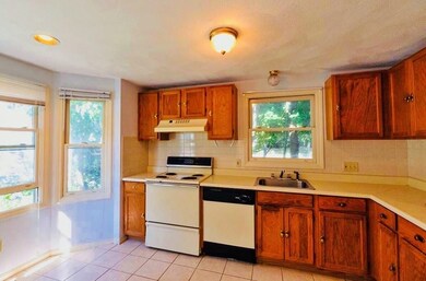 39 Crafts St unit 39, Newton, MA 02458 - photo 4