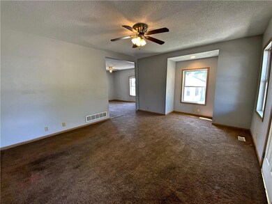 512 W 2nd St S, Newton, IA 50208 - photo 7