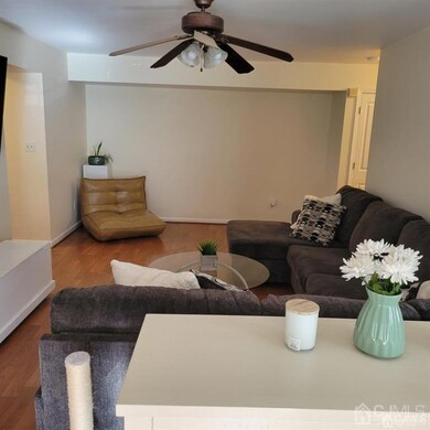 405 Newport Ct, Fords, NJ 08863 - photo 5