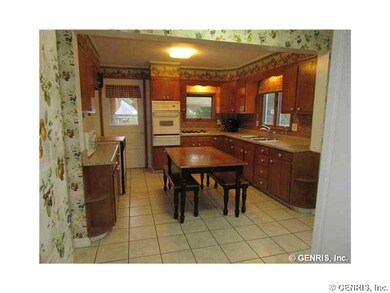 Kitchen Large Country Kitchen w/ceramic tiling