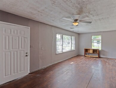 10318 Wicklowe St, Houston, TX 77016 - photo 3