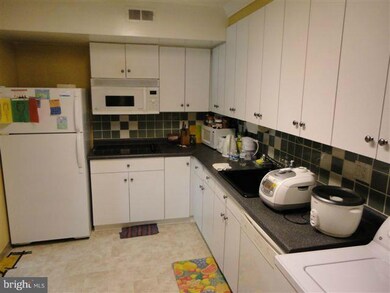 9745 Kings Crown Ct unit 101, Fairfax, VA 22031 - photo 2
