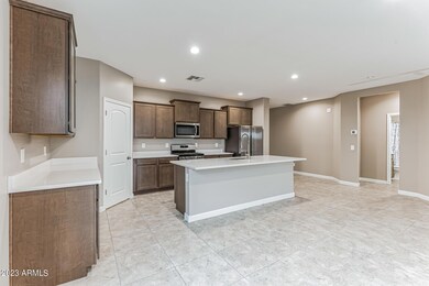 2048x1365-8451_W_Springfield_Way__Floren