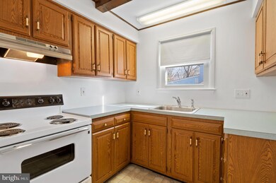 717 Walnutree Ln, Claymont, DE 19703 - photo 5