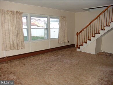 46 Azalea Ln, Levittown, PA 19055 - photo 4