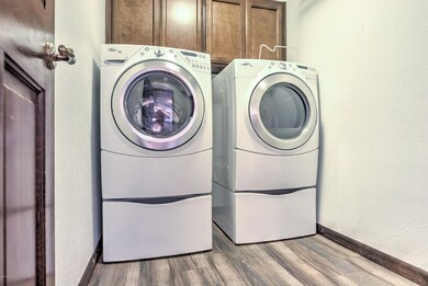 343 E Huber St-16