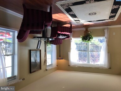 1009 Helm Ln, Reading, PA 19605 - photo 4