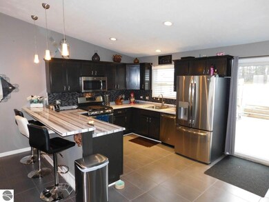 Updated in late of 2016 with new tile flooring thr