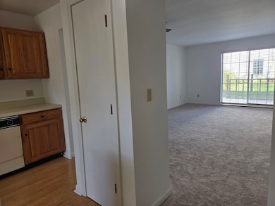 115 Rivers Edge Dr unit 115, Burlington, VT 05408 - photo 2