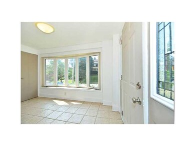 Entry/Foyer.