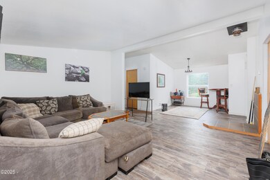 1578 NW Spruce St, Toledo, OR 97391 - photo 3