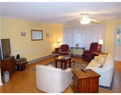 381 Chatham Cir unit 381, Warwick, RI 02886 - photo 3