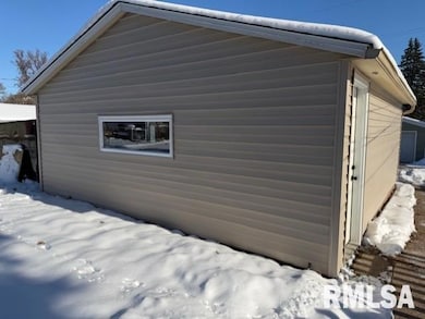 2113 N Marquette St, Davenport, IA 52804 - photo 4