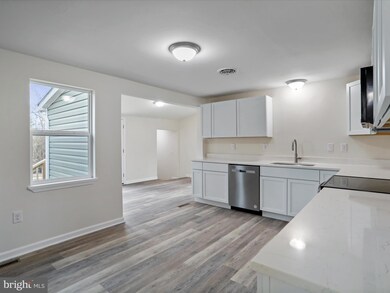 902 Wisteria Ln, Berkeley Springs, WV 25411 - photo 7