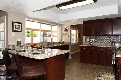 Kitchen with Breakfast Bar