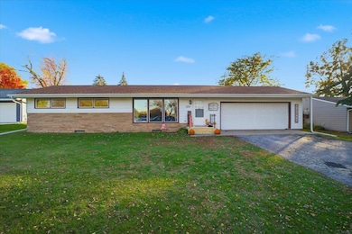 1204 1st St NE, Oelwein, IA 50662 - photo 2