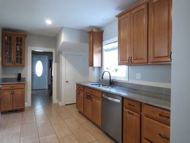 32 Berkshire St, Ludlow, MA 01056 - photo 4