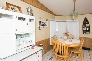 497 Marlin - Dining Room
