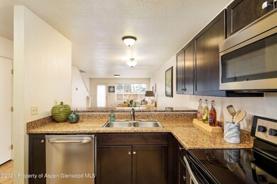 291 kitchen staged 2