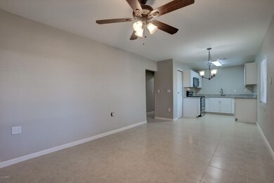 304 S Main Dr-5