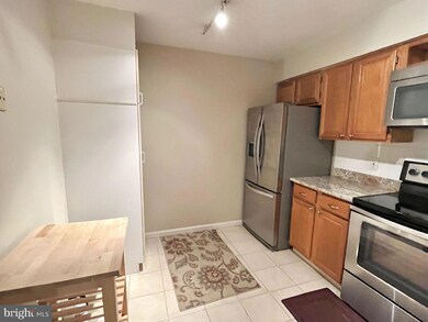 2220 Springwood Dr unit 108B- UNIT C, Reston, VA 20191 - photo 3