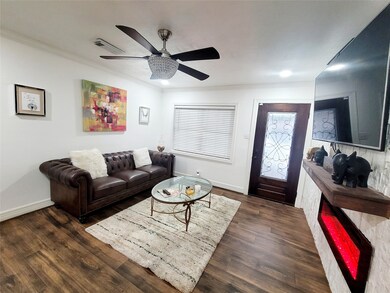 7625 Weyburn St, Houston, TX 77028 - photo 2