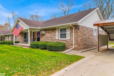 324 N Cedar St, Imlay City, MI 48444 - photo 2