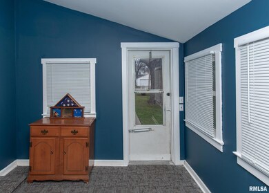 1832 W 6th St, Davenport, IA 52802 - photo 7
