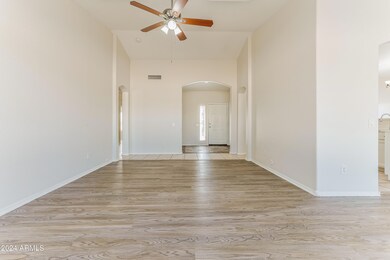 004-photo-living-room-14031894