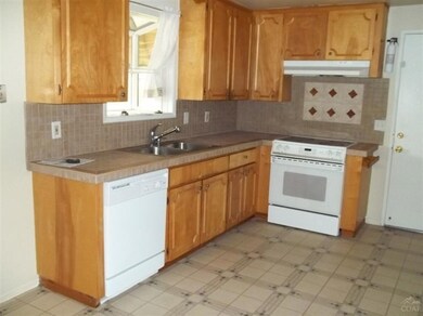 1524 NW 8th St, Redmond, OR 97756 - photo 2