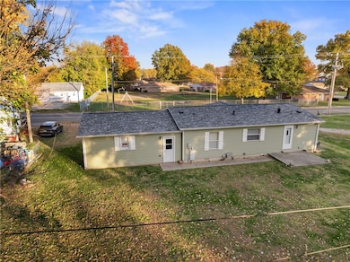 225 S High St, Paris, IL 61944 - photo 2