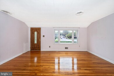 12713 Parkland Dr, Rockville, MD 20853 - photo 5