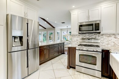 10115 Meadow Lake Ln, Houston, TX 77042 - photo 6