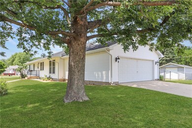 910 Beecher Dr, Tuscola, IL 61953 - photo 2