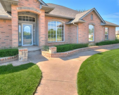 5501 Lanceshire Ln, Oklahoma City, OK 73135 - photo 3