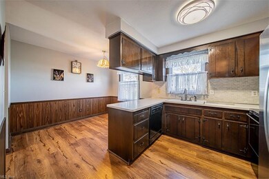 30317 Ridge Rd, Wickliffe, OH 44092 - photo 3