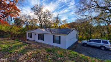 135 Blazer St, Newport, TN 37821 - photo 2