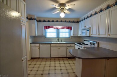 979 Mount Shepherd Rd, Asheboro, NC 27205 - photo 6