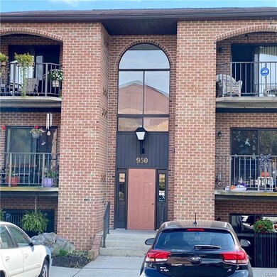 950 Cold Spring Rd unit 11, Allentown, PA 18103 - photo 2