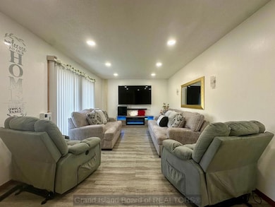 1518 N Vine St, Grand Island, NE 68801 - photo 7