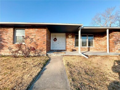818 Sycamore St, Lacygne, KS 66040 - photo 2