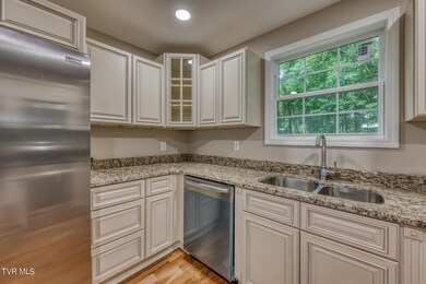 3569 Greenwood dr-7